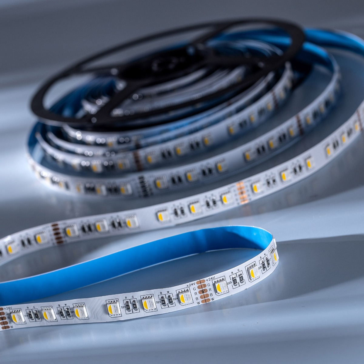 LumiFlex-RGBW-1080 ECO LED Strip RGB-White 4 in 1 CRI70+ 2700K 1500lm 24V 60 LED/m 5m bobina