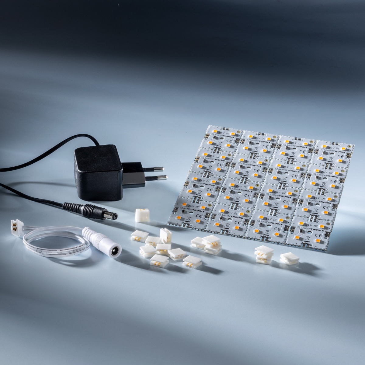 Starter-Set Plug&amp;Play 16x Nichia LED Backlight Module MatrixMini 4 LED 24V White 2700K 1088lm e 7,6W 12x12cm in totale con driver e cavi