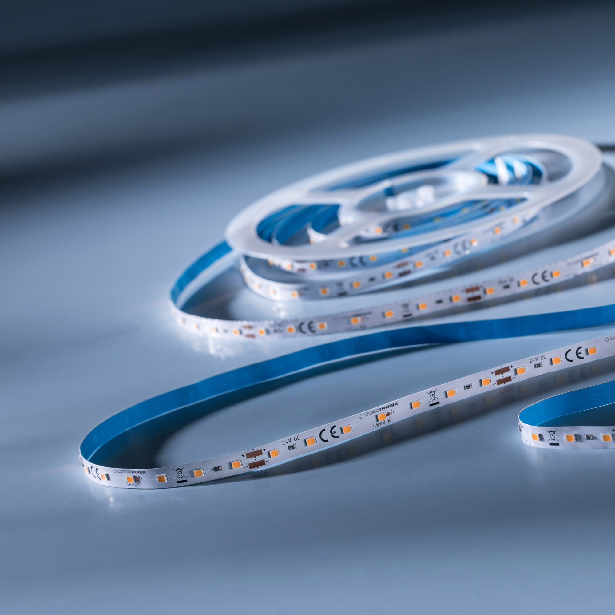 LumiFlex1080 Seoul LED Strip warm white CRI80 2700K 3045lm 24V 70 LEDs/m 5m reel (609lm/m 4.14W/m)