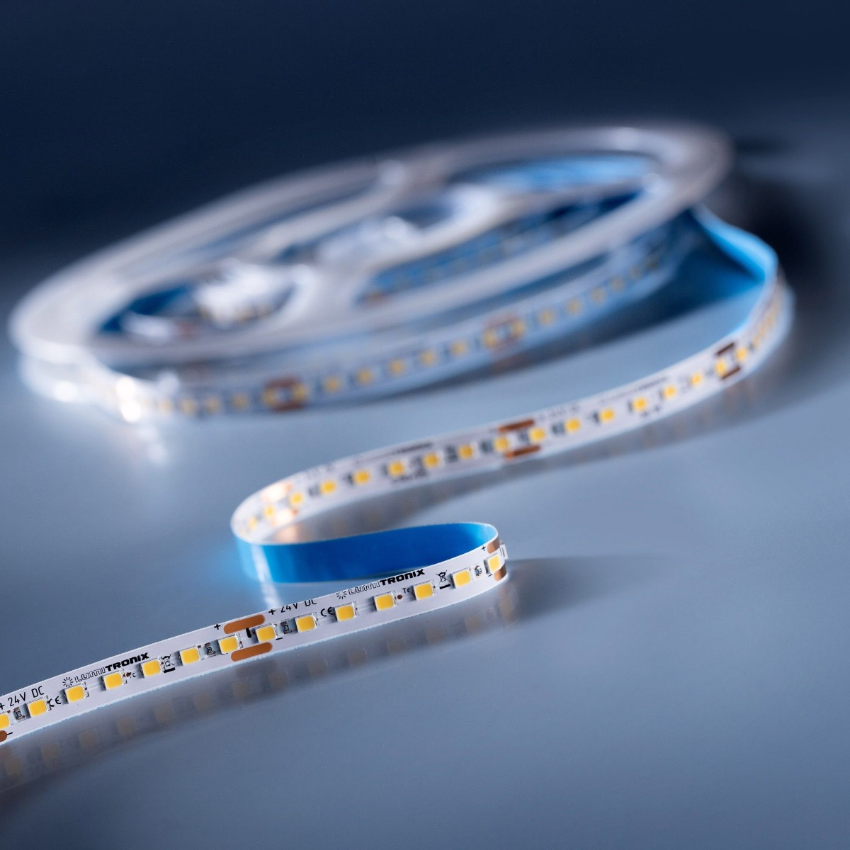 LumiFlex1080 Seoul Striscia LED bianco caldo CRI80 3000K 4900lm 24V 140 LED/m 5m in bobina (980lm/m 7,2W/m)