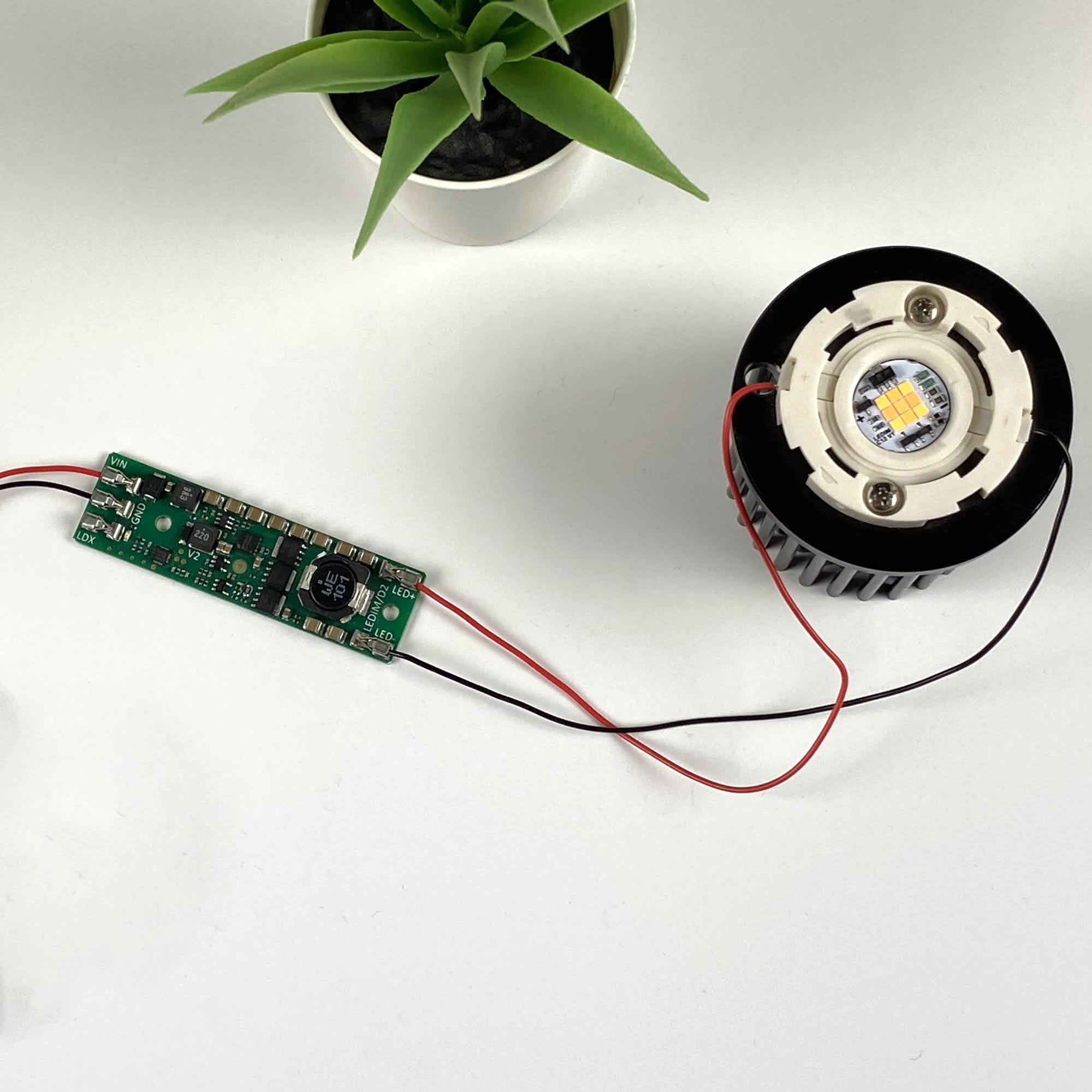 LEDIM/D2 TouchDim LED Driver 1000mA 6-24VDC to 5-22VDC DIM flicker-free - view 2