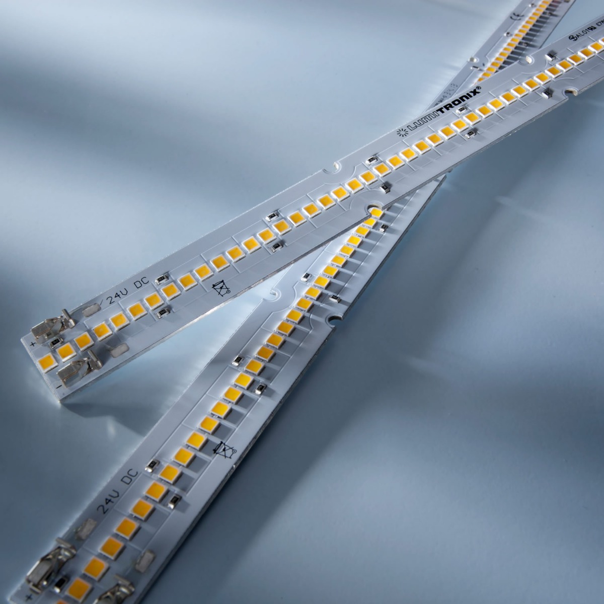 MaxLine-70 Striscia LED Nichia configurabile bianca CRI 70-99 1800-7800K 70 LED 28 cm (fino a 10000lm/m)