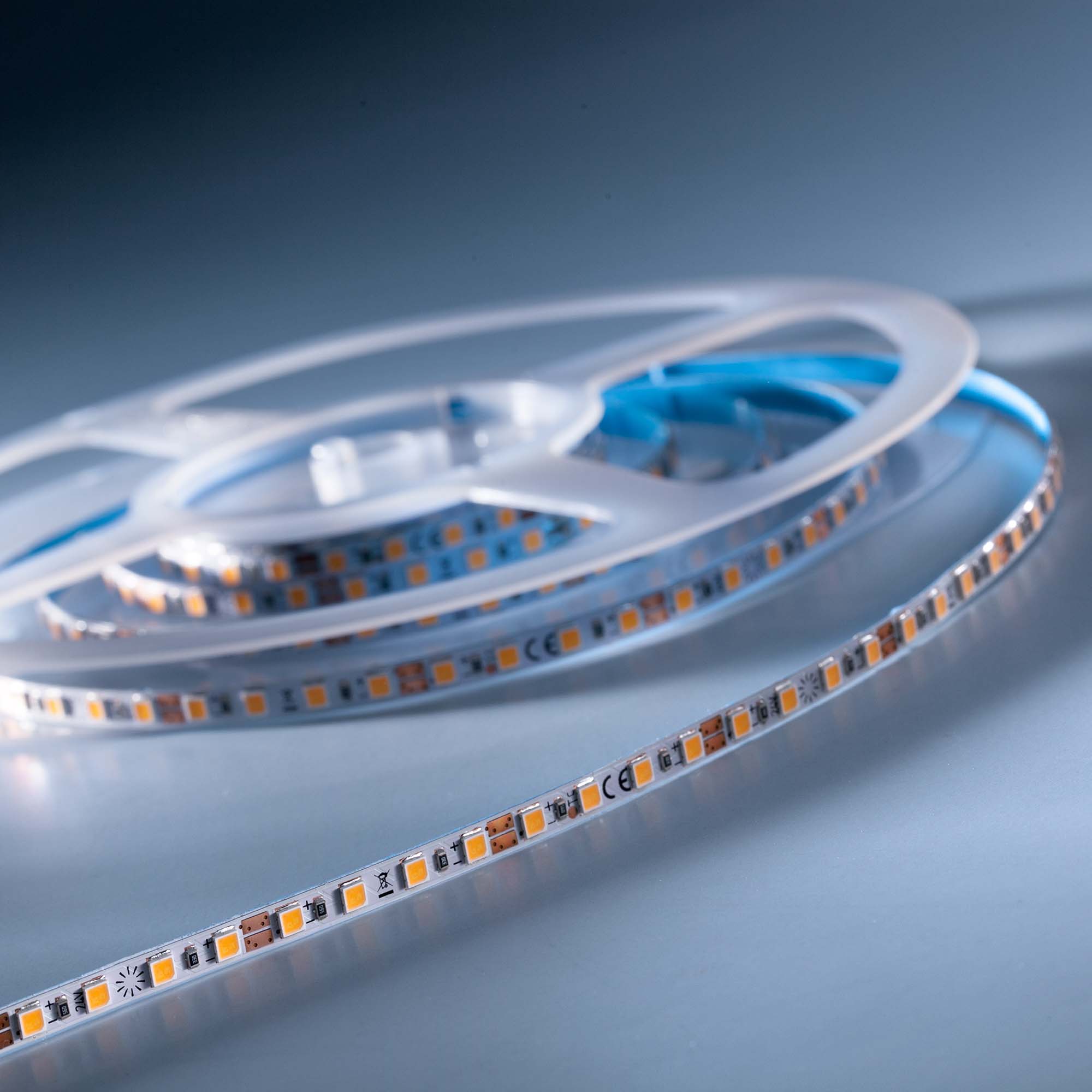 SlimFlex 240 Pro Nichia Striscia LED bianco caldo CRI90 2700K 3900lm 24V 120 LED/m 2m bobina (1950lm/m 19W/m)
