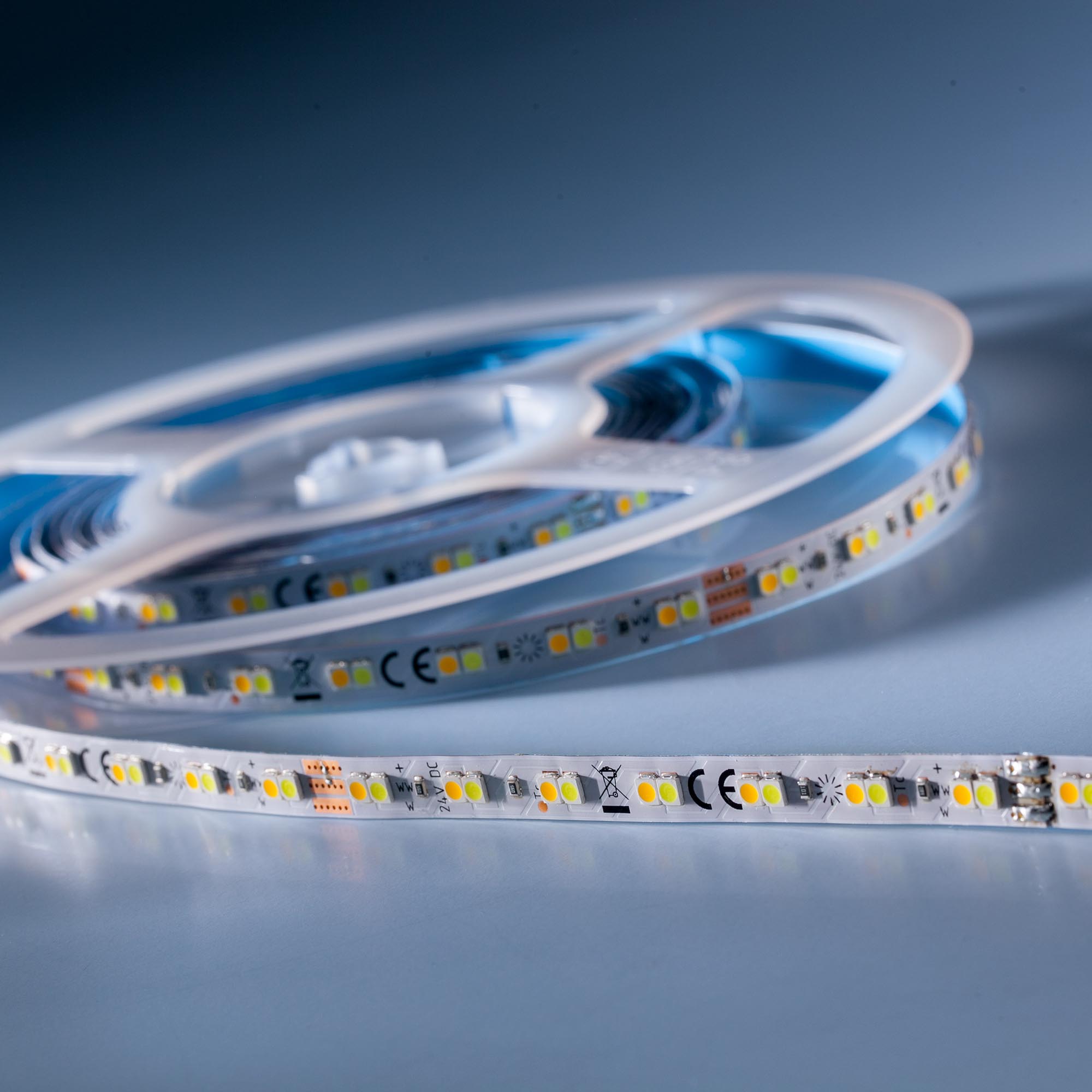 LumiFlex 700 Economy Striscia LED TW 2700-6500K 2100lm 24V 140 LED/m 5m bobina (820lm/m 4.8W/m)