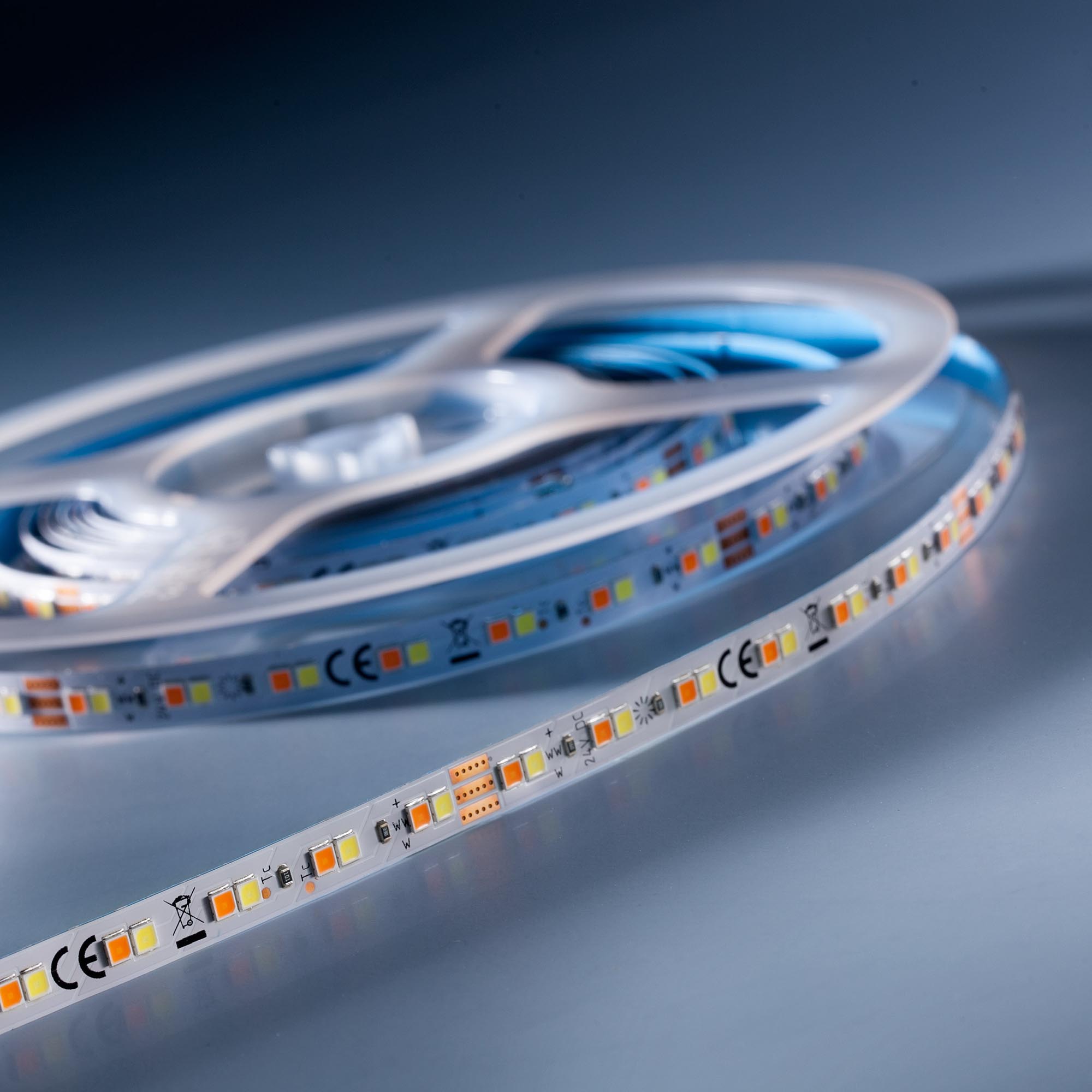 LumiFlex 700 Nichia Striscia LED TW 2000-6500K 6980lm 24V 140 LED/m 5m bobina (2270lm/m e 96W/m)