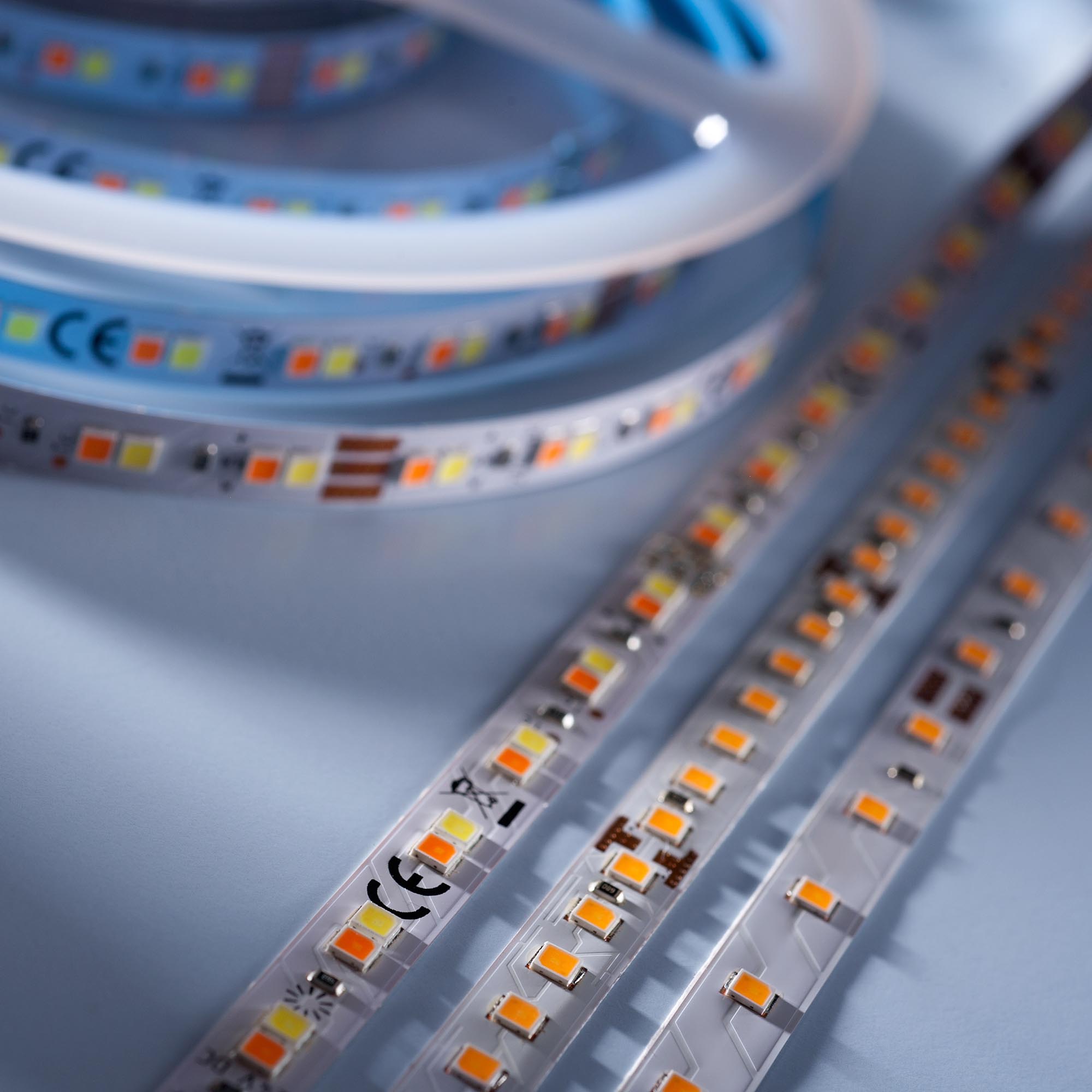 LumiFlex 700 Nichia Striscia LED TW 2000-6500K 6980lm 24V 140 LED/m 5m bobina (2270lm/m e 96W/m)