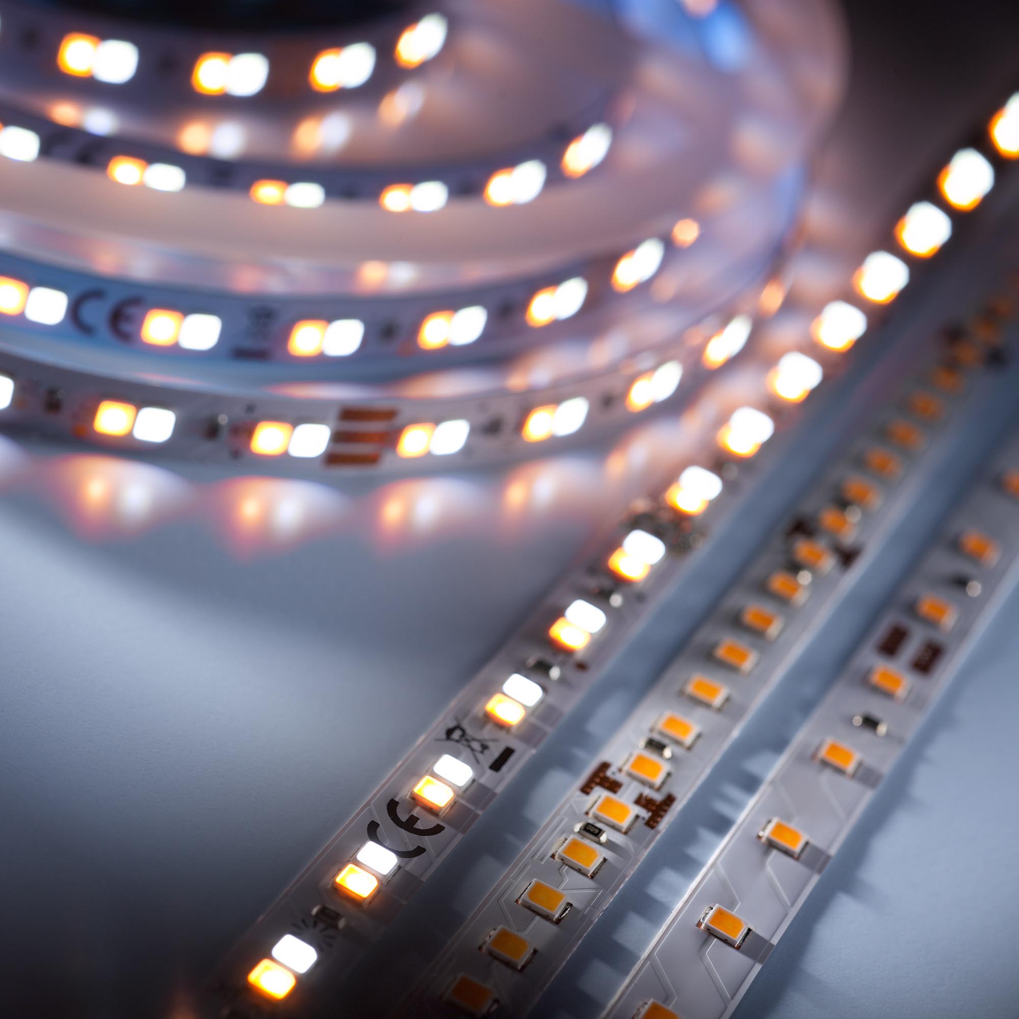 LumiFlex 700 Nichia Striscia LED TW 2000-6500K 6980lm 24V 140 LED/m 5m bobina (2270lm/m e 96W/m)