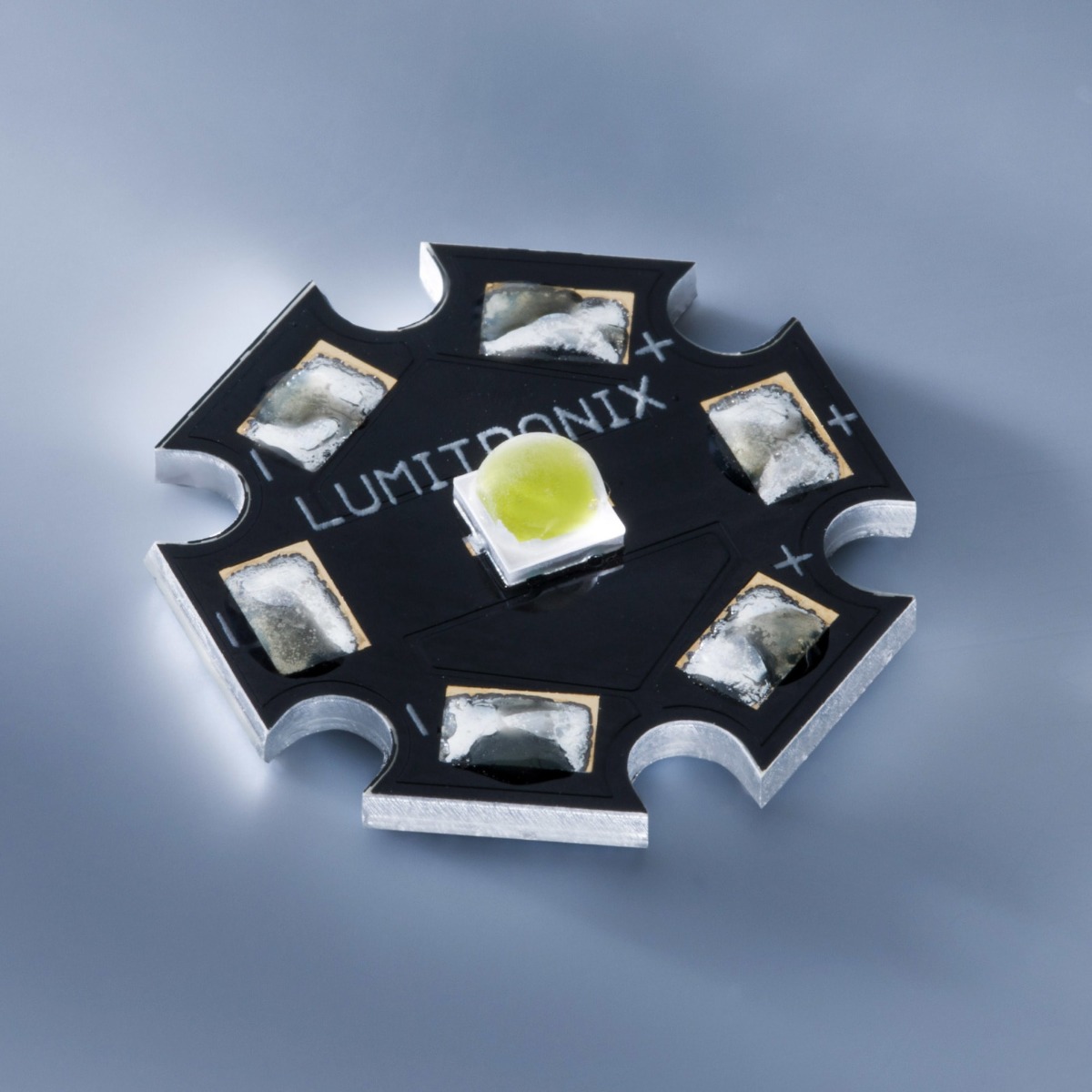 Cree XP-L V5 LED bianco 1034lm a 3000mA 8300K Star PCB XPLAWT-00-0000-0000-0000-000000V5051