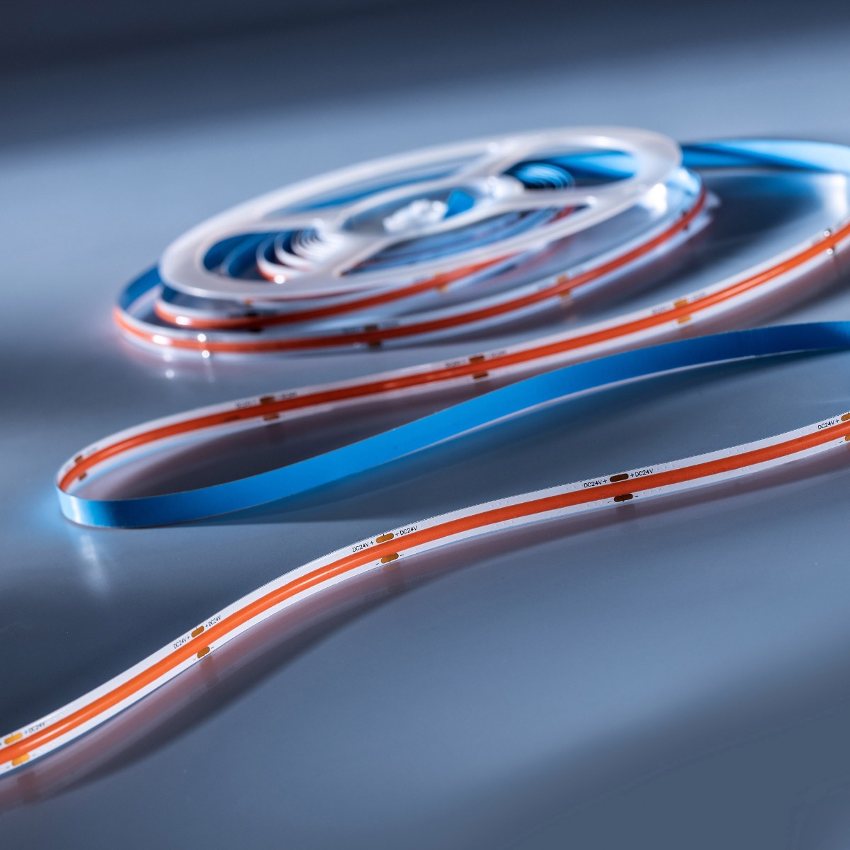 Striscia LED COB LumiFlex a luce continua Rosso 626nm 1875lm 24V Rotolo da 5 m (375lm/m e 11,7W/m)