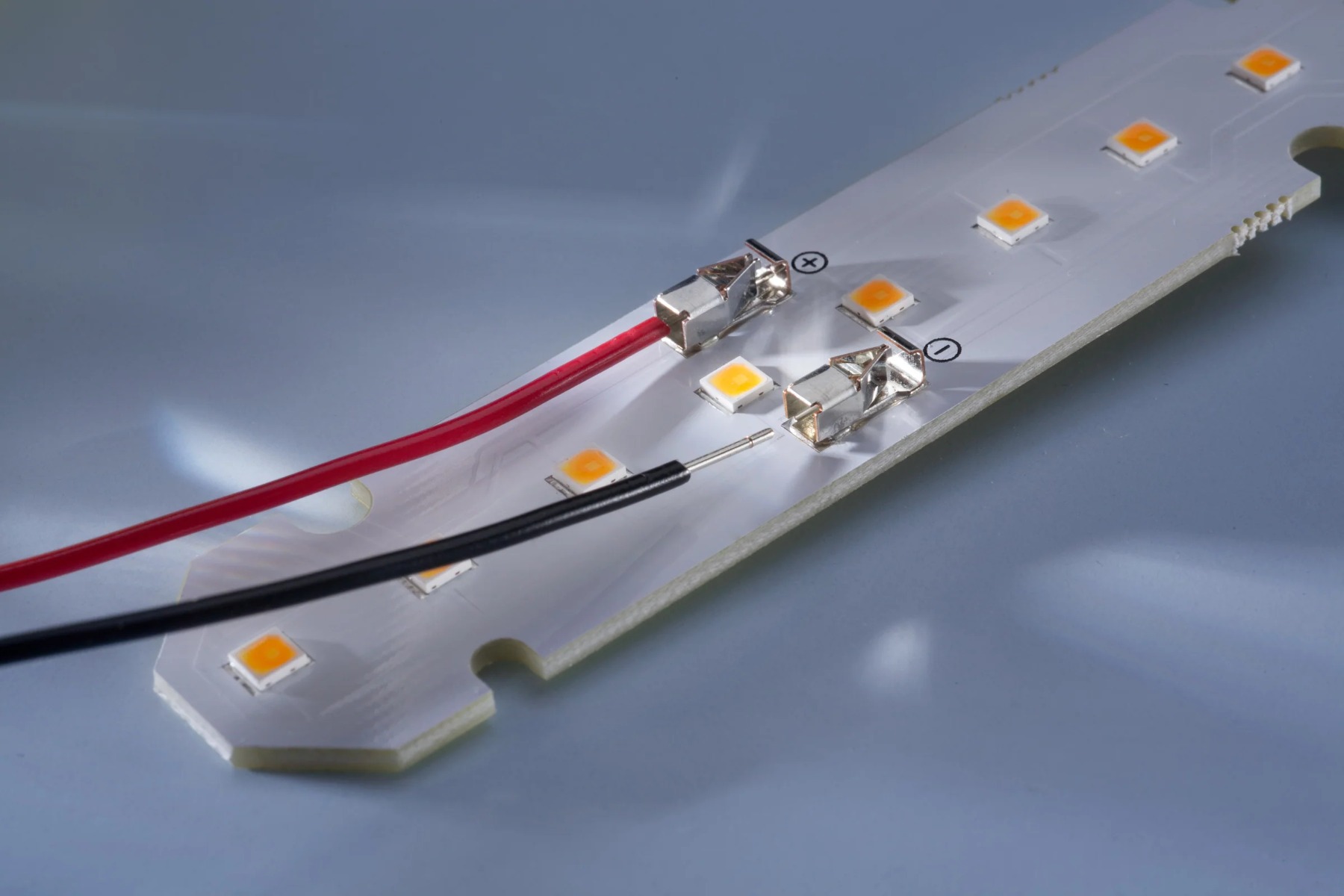 LumiBar-28-3095 Nichia H6 LED Strip warm white CRI95 3000K 940lm 175mA 36V 26 LEDs 28cm module (3100lm/m 22W/m)