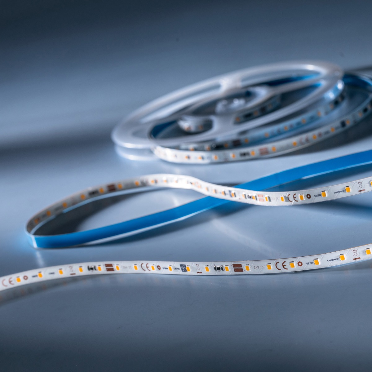 LumiFlex2080 Samsung LED Strip bianco caldo CRI80 2700K 6500lm 24V 70 LED/m 5m in bobina (1300lm/m e 12,6W/m)